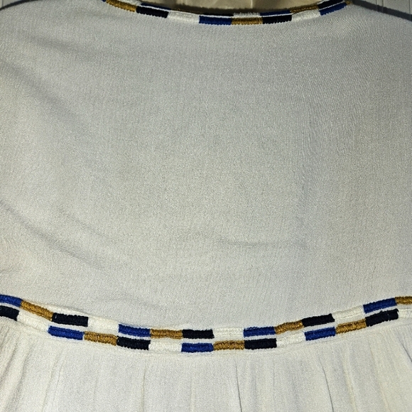 Embroidered, Open Front Top. - Picture 5 of 11